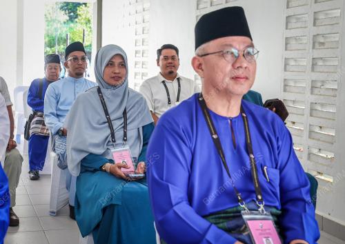 DATUK SERI DR ADHAM BABA