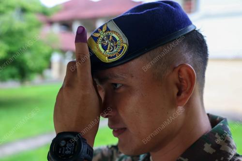 HARI MENGUNDI AWAL