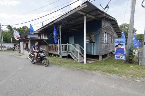 JAMBATAN KAMPUNG MEMBAKUT