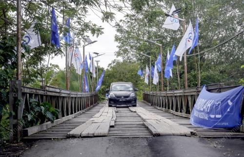 JAMBATAN KAMPUNG MEMBAKUT