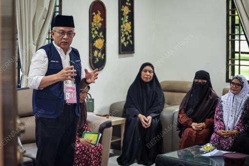 DATUK SERI DR ADHAM BABA