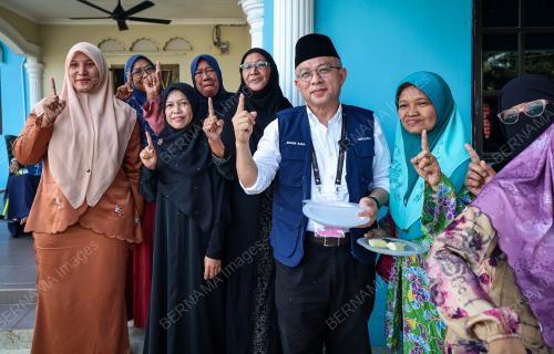 DATUK SERI DR ADHAM BABA