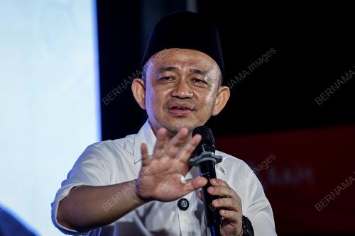DR MASZLEE MALIK