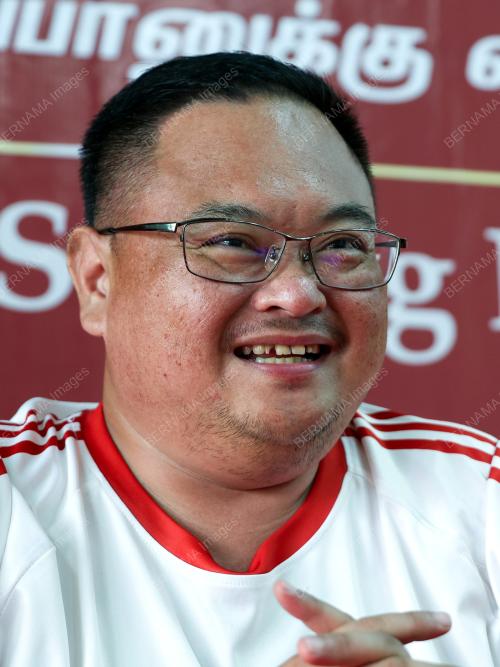 EE CHIN LI