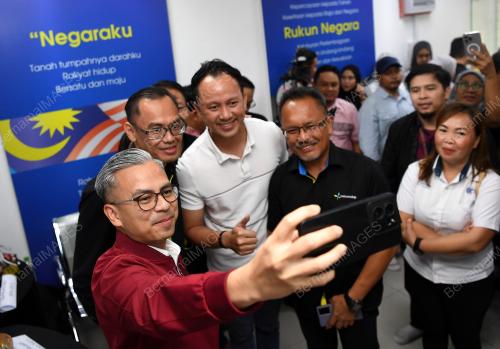 DATUK FAHMI FADZIL