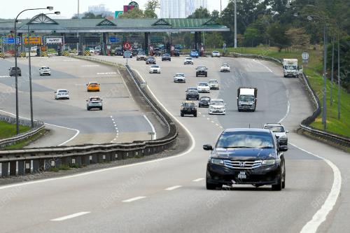 TINJAUAN PLAZA TOL SKUDAI