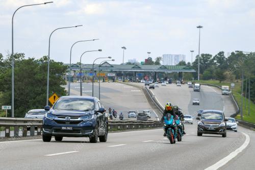 TINJAUAN PLAZA TOL SKUDAI