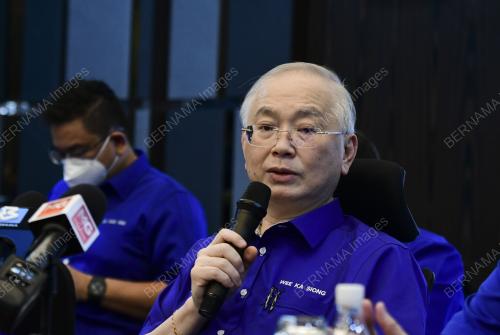 DATUK SER DR WEE KA SIONG