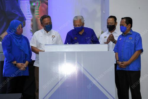 DATUK SERI ISMAIL SABRI YAAKOB