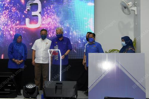 DATUK SERI ISMAIL SABRI YAAKOB