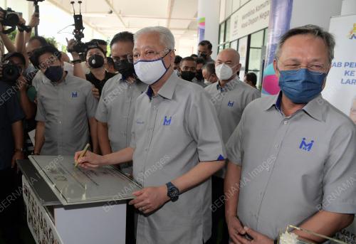 DATUK SERI ISMAIL SABRI YAAKOB