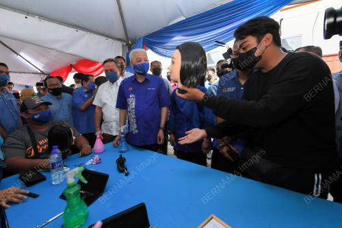 DATUK SERI ISMAIL SABRI YAAKOB