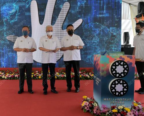 DATUK SERI ISMAIL SABRI YAAKOB