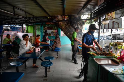 SATE SAJIAN WAJIB SARAPAN DI MUAR