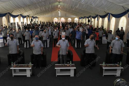 DATUK SERI ISMAIL SABRI YAAKOB