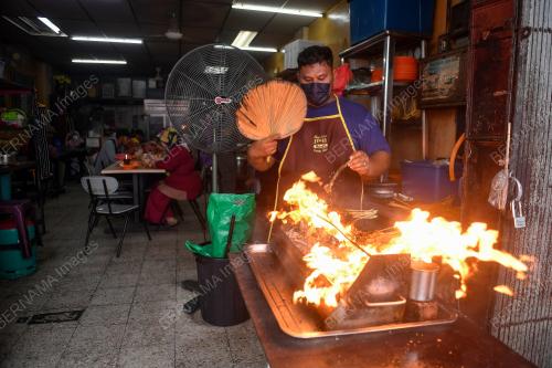 SATE SAJIAN WAJIB SARAPAN DI MUAR