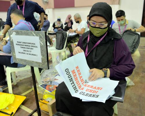 SURUHANJAYA PILIHAN RAYA(SPR)