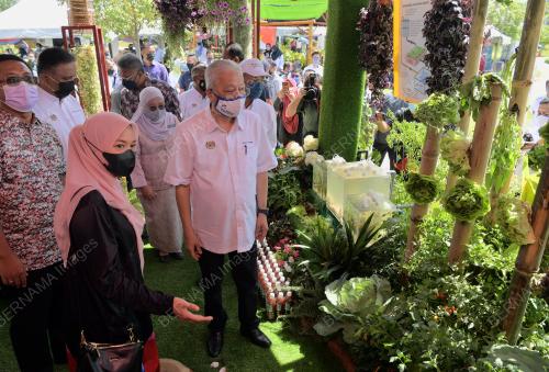 DATUK SERI ISMAIL SABRI YAAKOB