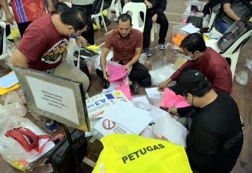 SURUHANJAYA PILIHAN RAYA(SPR)