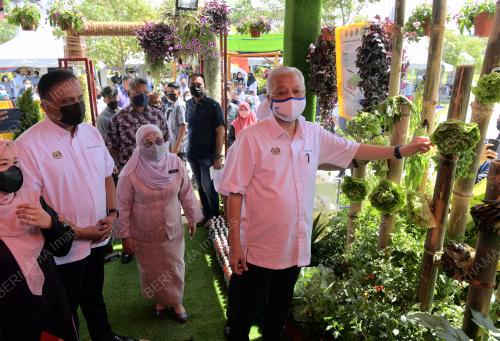 DATUK SERI ISMAIL SABRI YAAKOB