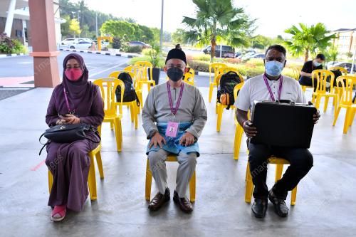 DR MASZLEE MALIK