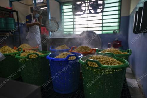 PEMBUATAN TEMPE DI POJI'S TEMPE, BUKIT TANGKAK