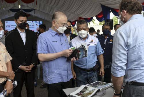 DATUK SERI DR WEE KA SIONG