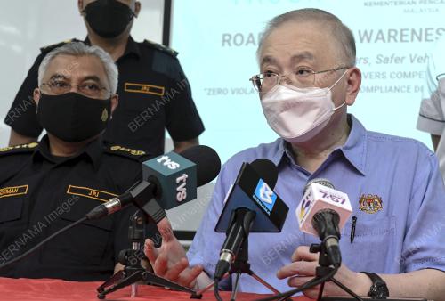 DATUK SERI DR WEE KA SIONG