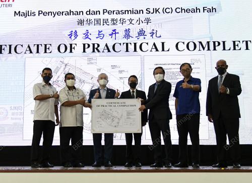 DATUK SERI DR WEE KA SIONG