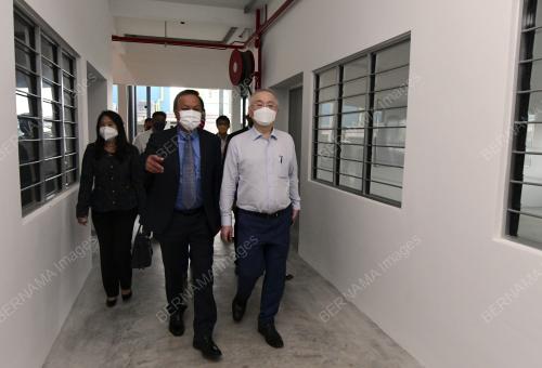 DATUK SERI DR WEE KA SIONG