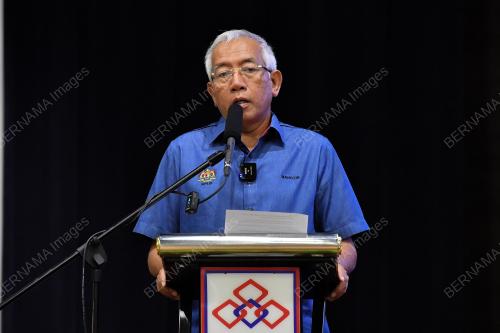 DATUK SERI MAHDZIR KHALID
