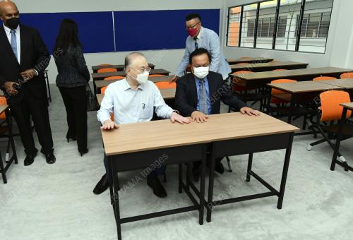 DATUK SERI DR WEE KA SIONG
