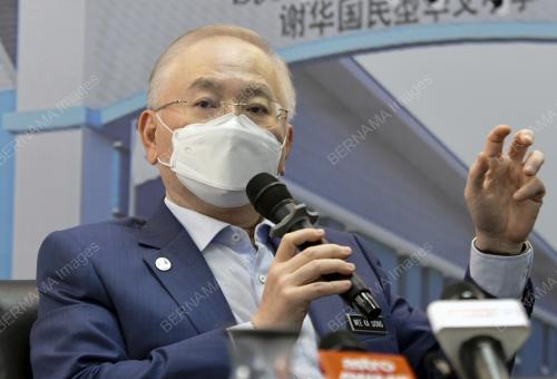 DATUK SERI DR WEE KA SIONG