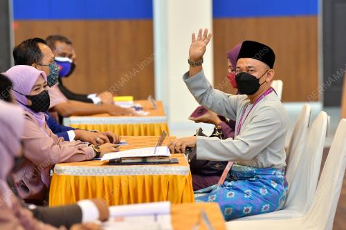 DR MASZLEE MALIK