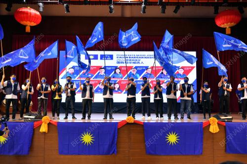 DATUK SERI DR WEE KA SIONG