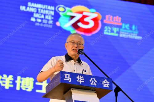 DATUK SERI DR WEE KA SIONG