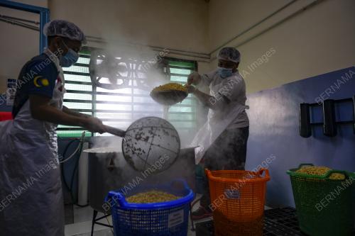 PEMBUATAN TEMPE DI POJI'S TEMPE, BUKIT TANGKAK