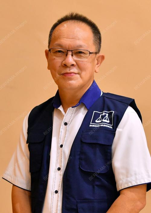 DATUK SERI DR WEE KA SIONG