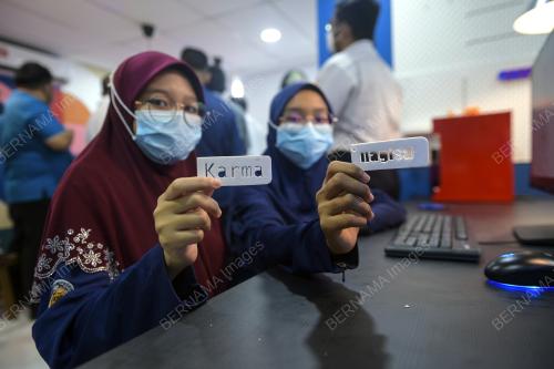 PELANCARAN RUANG REKA STIE