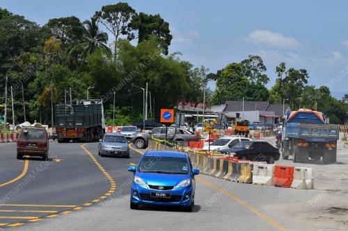 PROJEK NAIK TARAF JALAN
