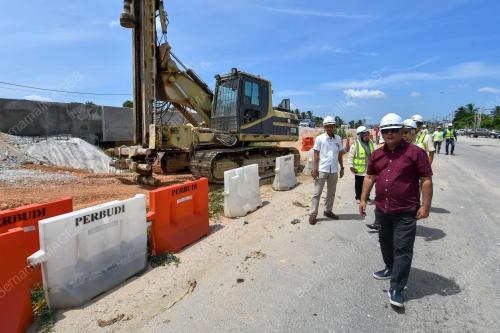 PROJEK NAIK TARAF JALAN
