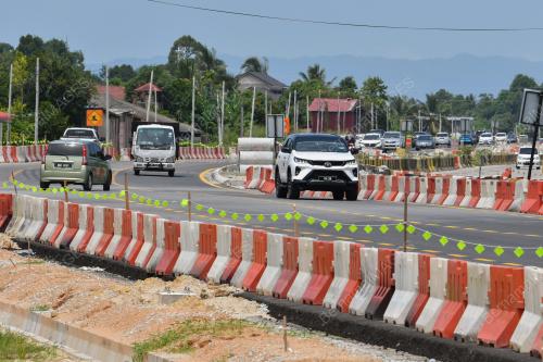 PROJEK NAIK TARAF JALAN