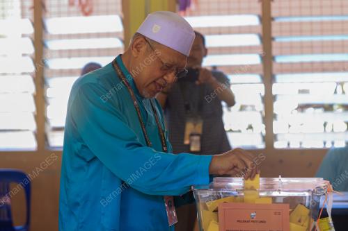 DATUK AHMAD YAKOB