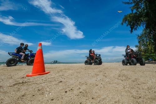 PANTAI PUTERI