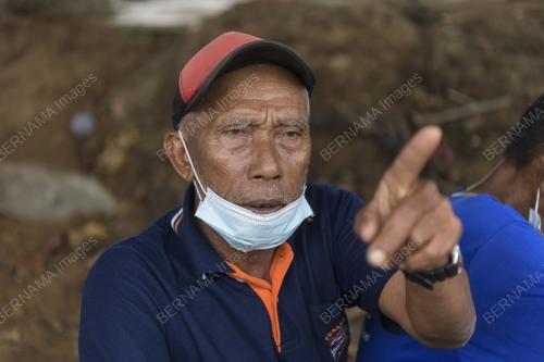 TINJAUAN NELAYAN DI JETI NELAYAN PANTAI PUTERI