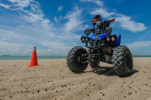 PANTAI PUTERI