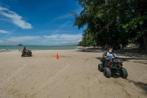 PANTAI PUTERI