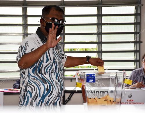 DATUK SERI IDRIS HARON