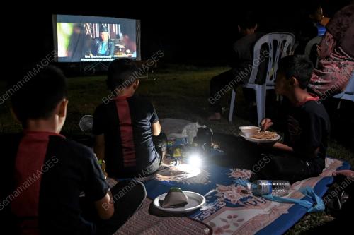 WAYANG PACAK DI DUN KOTA