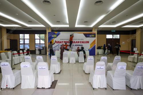 PUSAT PENAMAAN CALON